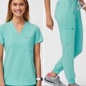 Figs Fresh Aqua Medium Scrub Set